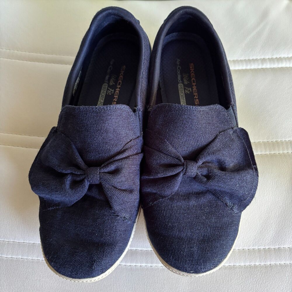 Skechers Wide Fit Navy Bow Slip On Sneakers Air Cooled Memory Foam Women's 9.5